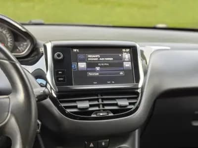 Vendo Peugeot 208 2016 - 8900 EUR, 178000 km - AUTO.MOTO.pt