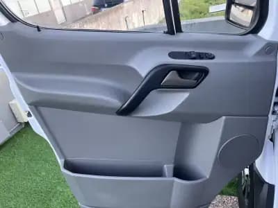 Vendo Mercedes-Benz Sprinter 2014 - 16900 EUR, 190000 km - AUTO.MOTO.pt