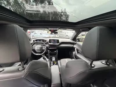 Vendo Peugeot e-2008 2023 - 24900 EUR, 10624 km - AUTO.MOTO.pt