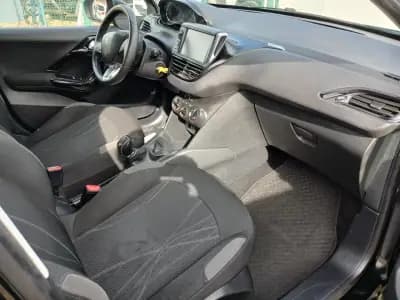 Sell Peugeot 208 2015 - 7450 EUR, 100037 km - AUTO.MOTO.pt