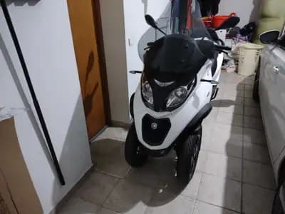 Vendo mota Piaggio MP3 Three Wheeler 400 2018 - 4750 EUR, 17000 km - AUTO.MOTO.pt