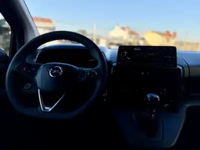 Vendo Opel Combo 2022 - 18450 EUR, 134000 km - AUTO.MOTO.pt