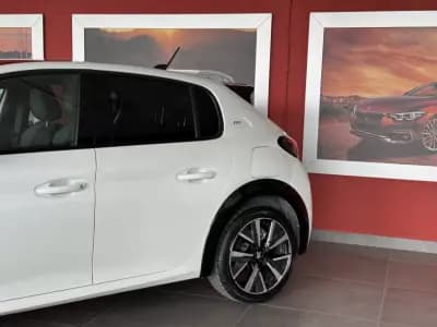 Vendo Peugeot 208 2022 - 21990 EUR, 19759 km - AUTO.MOTO.pt