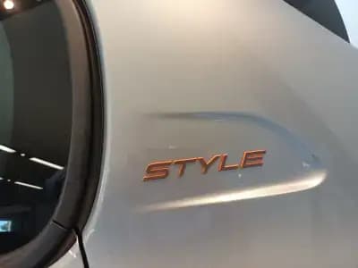 Sell Peugeot 208 2025 - 20000 EUR, 9870 km - AUTO.MOTO.pt