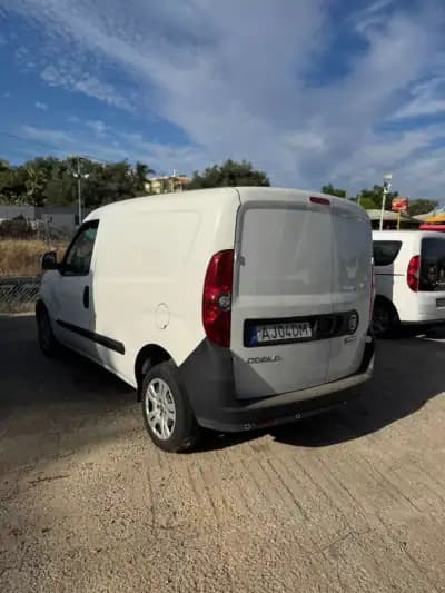 Vendo Fiat Doblo 2021 - 13500 EUR, 131273 km - AUTO.MOTO.pt
