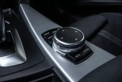 Vendo BMW 318 2015 - 16900 EUR, 246569 km - AUTO.MOTO.pt