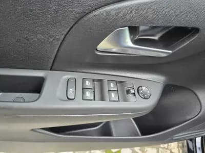 Vendo Opel Corsa-e 2023 - 17950 EUR, 9000 km - AUTO.MOTO.pt