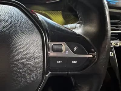 Vendo Peugeot 208 2021 - 14990 EUR, 78479 km - AUTO.MOTO.pt