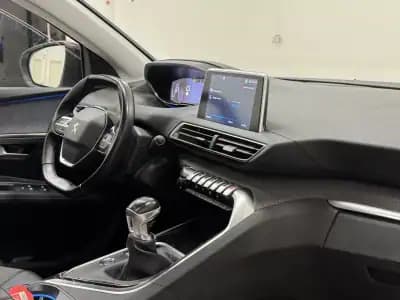 Sell Peugeot 3008 2019 - 18990 EUR, 130000 km - AUTO.MOTO.pt