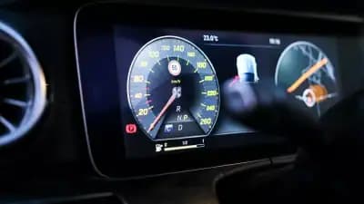 Vendo Mercedes-Benz E 220 2018 - 49000 EUR, 103000 km - AUTO.MOTO.pt