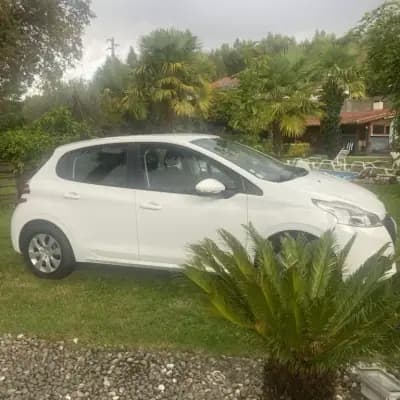 Vendo Peugeot 208 2016 - 9990 EUR, 103782 km - AUTO.MOTO.pt