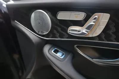 Sell Mercedes-Benz GLC 350 2017 - 39900 EUR, 90000 km - AUTO.MOTO.pt