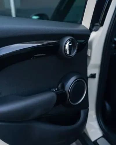 Vendo MINI Cooper 2015 - 19990 EUR, 135300 km - AUTO.MOTO.pt