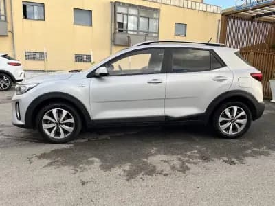 Vendo Kia Stonic 2022 - 13750 EUR, 81000 km - AUTO.MOTO.pt