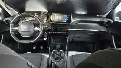 Vendo Peugeot 2008 2021 - 16250 EUR, 42900 km - AUTO.MOTO.pt