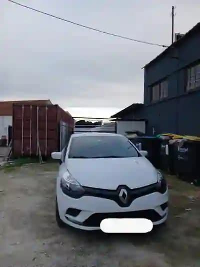 Vendo Renault Clio 2017 - 8000 EUR, 183976 km - AUTO.MOTO.pt