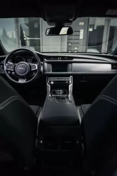 Vendo Jaguar XF 2017 - 24990 EUR, 145800 km - AUTO.MOTO.pt