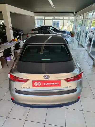 Vendo Lexus IS 300H 2013 - 19990 EUR, 170000 km - AUTO.MOTO.pt