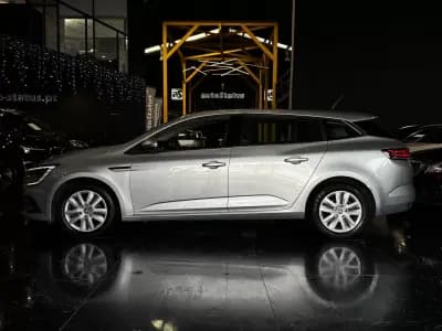 Vendo Renault Mégane Sport Tourer 2022 - 16990 EUR, 132900 km - AUTO.MOTO.pt