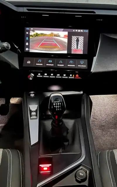 Vendo Peugeot 308 SW 2022 - 16900 EUR, 159901 km - AUTO.MOTO.pt