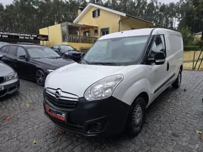 Vendo Opel Combo 2017 - 8900 EUR, 200000 km - AUTO.MOTO.pt