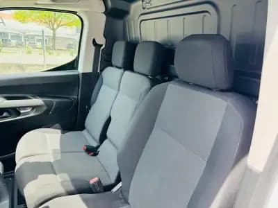 Vendo Peugeot 2021 - 16000 EUR, 140000 km - AUTO.MOTO.pt