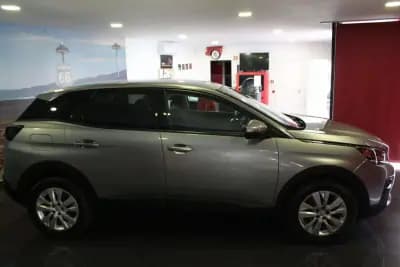 Vendo Peugeot 3008 2018 - 16500 EUR, 205000 km - AUTO.MOTO.pt