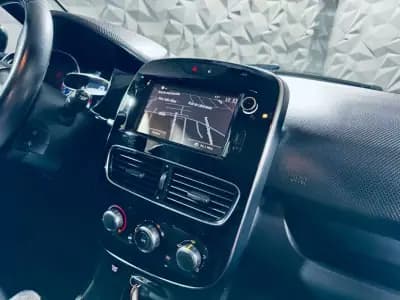 Vendo Renault Clio 2017 - 13990 EUR, 104061 km - AUTO.MOTO.pt