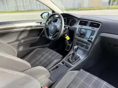 Vendo Volkswagen Golf 2016 - 16490 EUR, 148200 km - AUTO.MOTO.pt