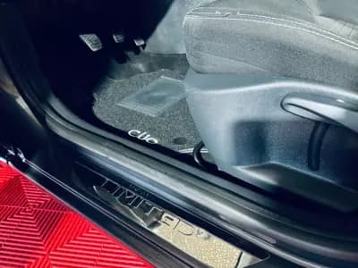 Vendo Renault Clio 2017 - 13990 EUR, 104061 km - AUTO.MOTO.pt