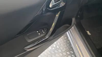 Sell Peugeot 208 2019 - 9900 EUR, 179951 km - AUTO.MOTO.pt