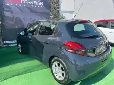 Vendo Peugeot 208 2017 - 8250 EUR, 130754 km - AUTO.MOTO.pt