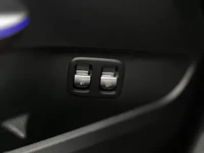 Vendo Mercedes-Benz C 300 2024 - 51990 EUR, 20500 km - AUTO.MOTO.pt