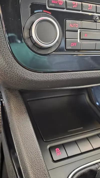 Vendo Volkswagen Scirocco 2010 - 10900 EUR, 289436 km - AUTO.MOTO.pt