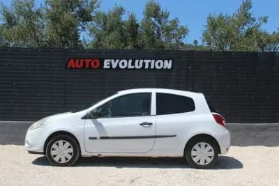 Vendo Renault Clio 2009 - 4300 EUR, 219000 km - AUTO.MOTO.pt