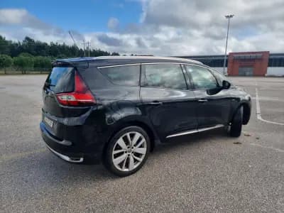 Sell Renault Grand Scénic 2019 - 10900 EUR, 265000 km - AUTO.MOTO.pt