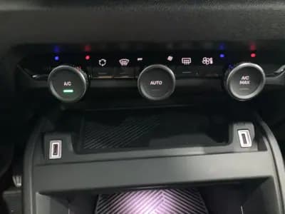 Vendo Citroën C4 2023 - 21500 EUR, 14397 km - AUTO.MOTO.pt