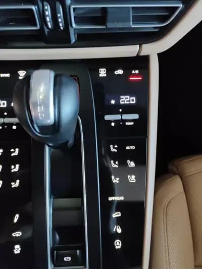 Vendo Porsche Macan 2024 - 86500 EUR, 20700 km - AUTO.MOTO.pt