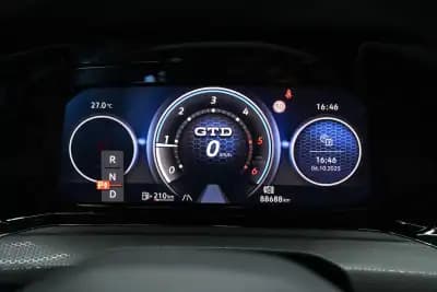 Vendo Volkswagen Golf 2021 - 34970 EUR, 88000 km - AUTO.MOTO.pt