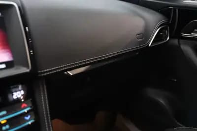 Sell Jaguar F-Pace 2018 - 33900 EUR, 70000 km - AUTO.MOTO.pt