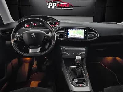 Vendo Peugeot 308 2018 - 12950 EUR, 134000 km - AUTO.MOTO.pt