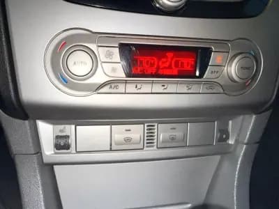 Sell Ford Focus SW 2010 - 7490 EUR, 253040 km - AUTO.MOTO.pt