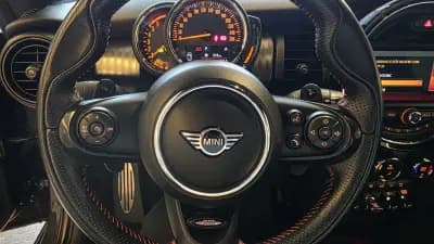 Vendo MINI 2019 - 24900 EUR, 114062 km - AUTO.MOTO.pt