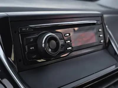 Sell Peugeot 207 1.4 HDI PACK CLIM 2015 - 7450 EUR, 164000 km - AUTO.MOTO.pt