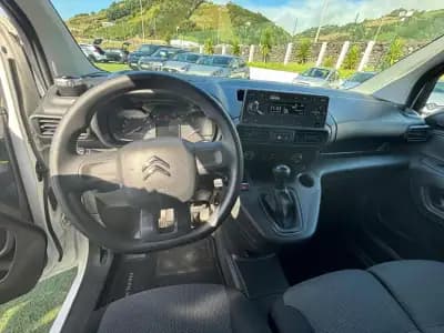 Vendo Citroën Berlingo 2020 - 18490 EUR, 101460 km - AUTO.MOTO.pt