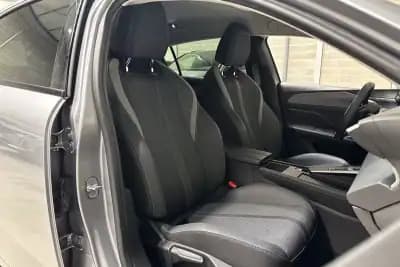 Vendo Peugeot 308 2023 - 19950 EUR, 38478 km - AUTO.MOTO.pt