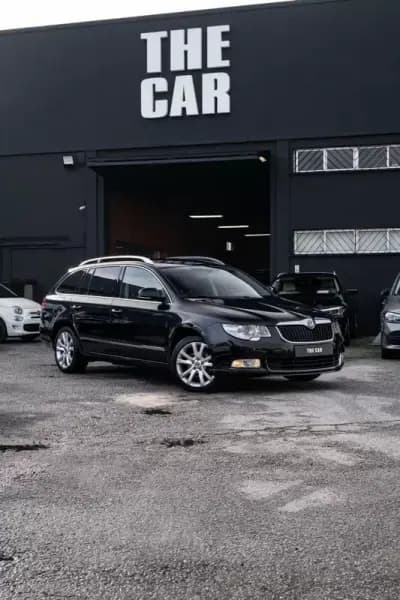 Vendo Skoda Superb Break 2011 - 7999 EUR, 290000 km - AUTO.MOTO.pt