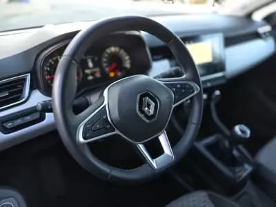 Vendo Renault Clio 2023 - 14750 EUR, 24600 km - AUTO.MOTO.pt