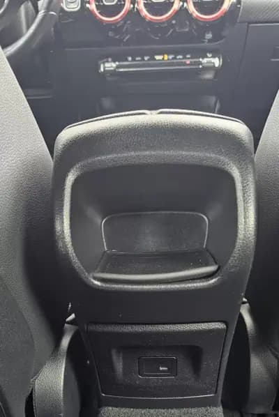 Sell Mercedes-Benz CLA 180 2021 - 28999 EUR, 100000 km - AUTO.MOTO.pt