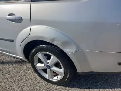 Sell Ford Focus SW 2005 - 2990 EUR, 307902 km - AUTO.MOTO.pt